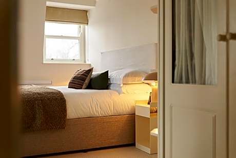 Three-Bedroom Penthouse Apartment