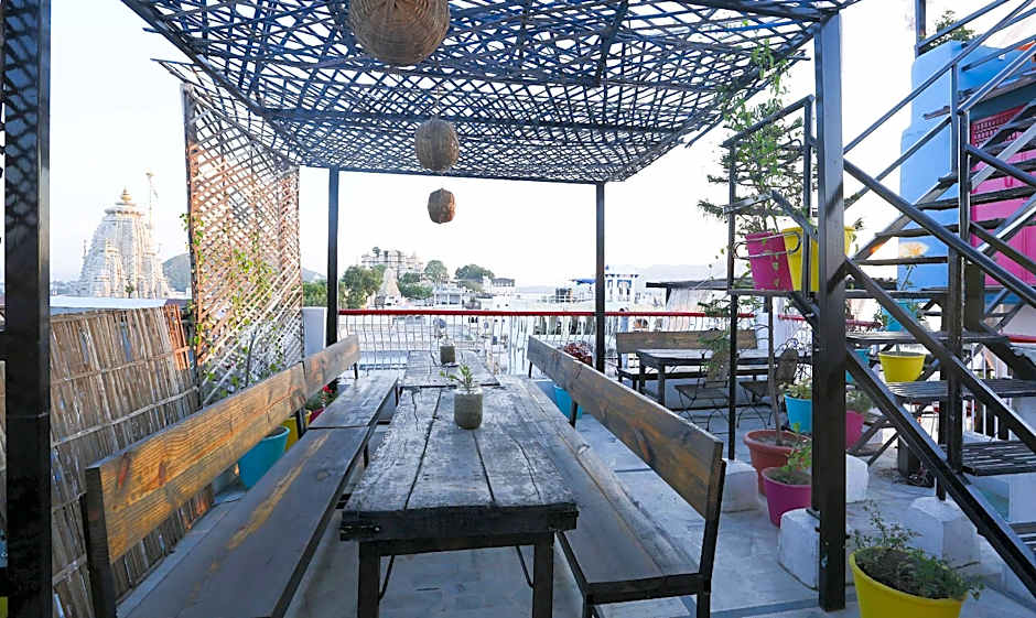 Hotel Udai Niwas - By The Lake