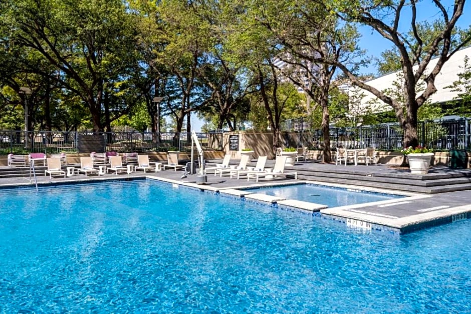 Hilton Dallas Lincoln Centre