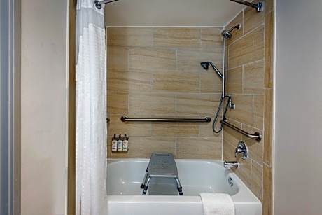 1 Queen Standard Communication Access Tub