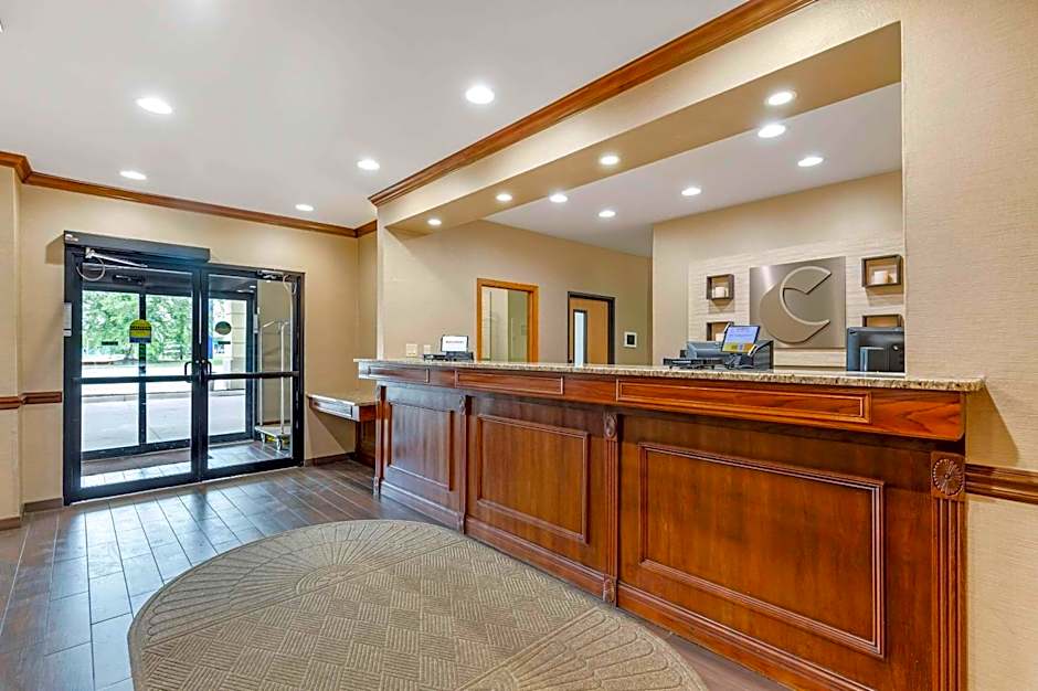 Comfort Inn & Suites East Moline near I-80