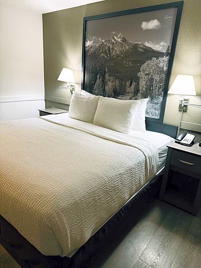 Super 8 by Wyndham Dawson Creek