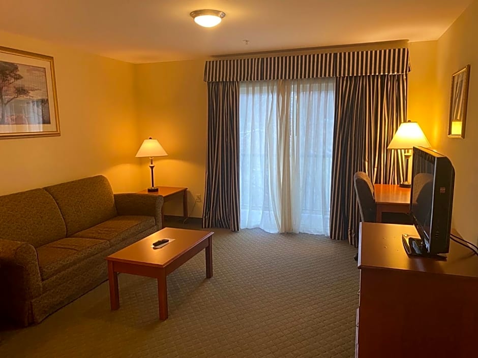 White River Inn & Suites