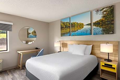 Queen Room - Disability Access/Non-Smoking