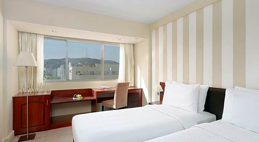 Al Falaj Hotel