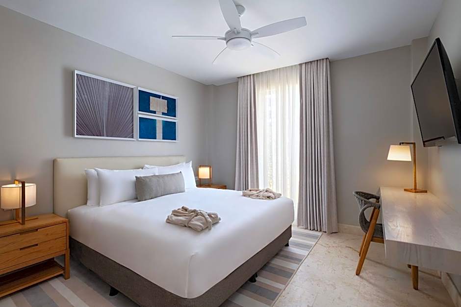 Alaia Belize, Autograph Collection