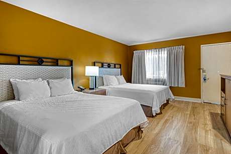 2 Queen Beds, Mobility Accessible, Bathtub, Non-Smoking, Continental Breakfast