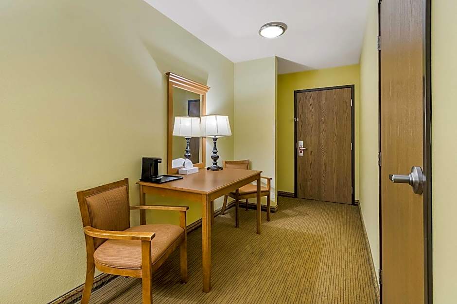 Econo Lodge Inn & Suites Yankton