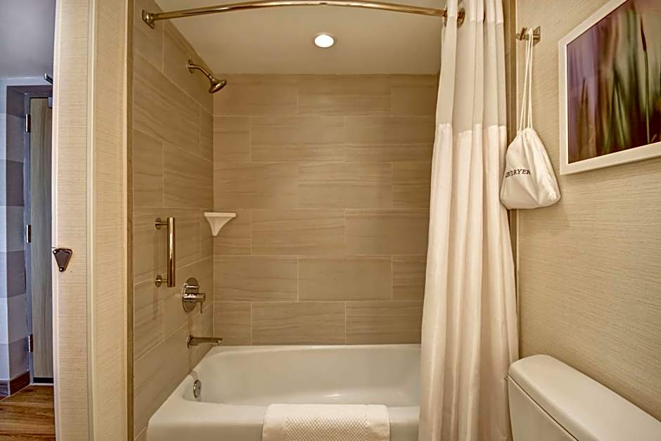 DoubleTree by Hilton Virginia Beach Oceanfront South