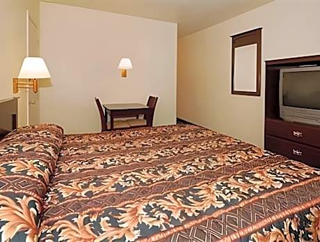 1 King Bed Smoking