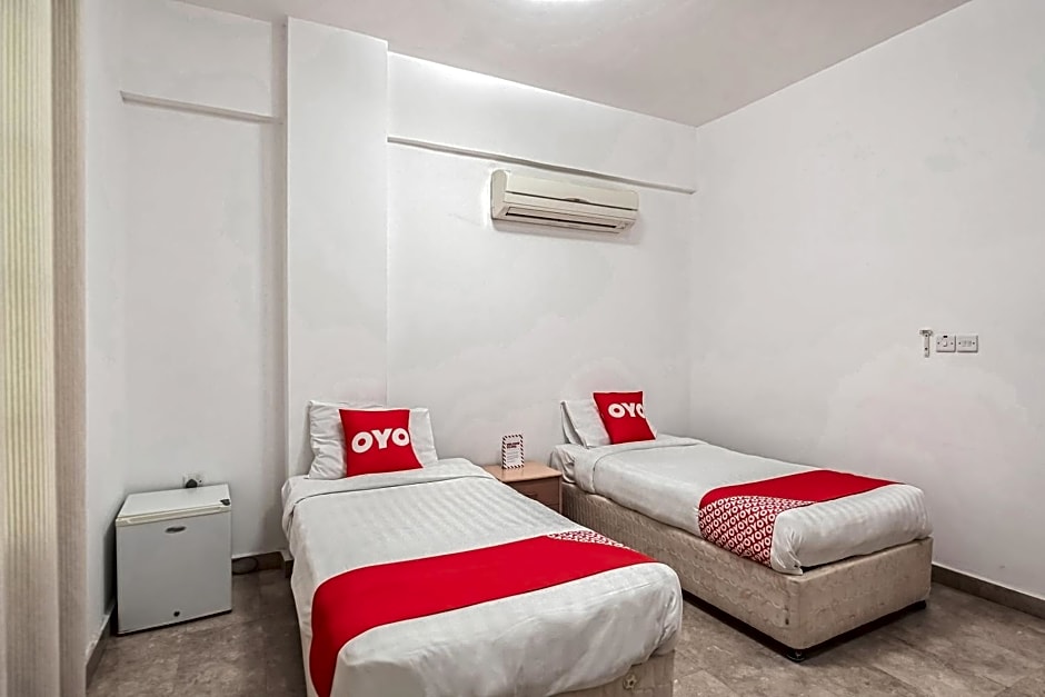 OYO 117 Majestic Hotel