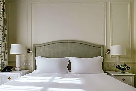 Deluxe Classic King Room with Ocean View