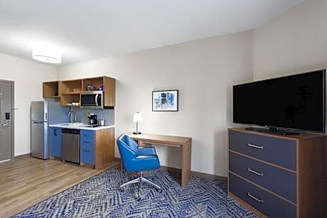 Studio Queen Suite
