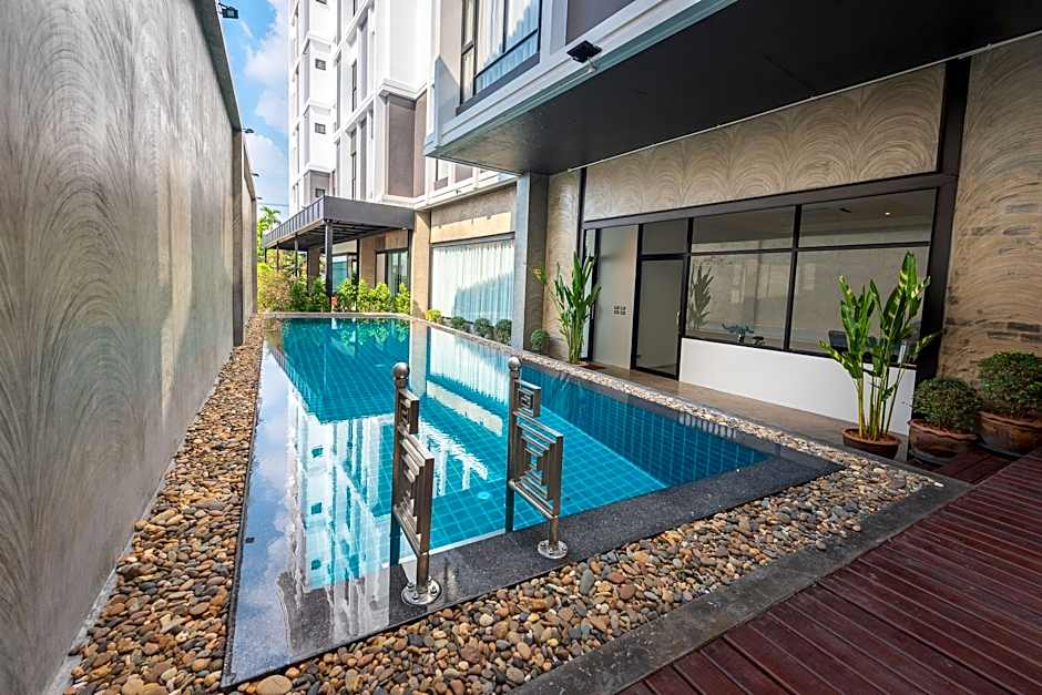 S 2 Modern Boutique Hotel