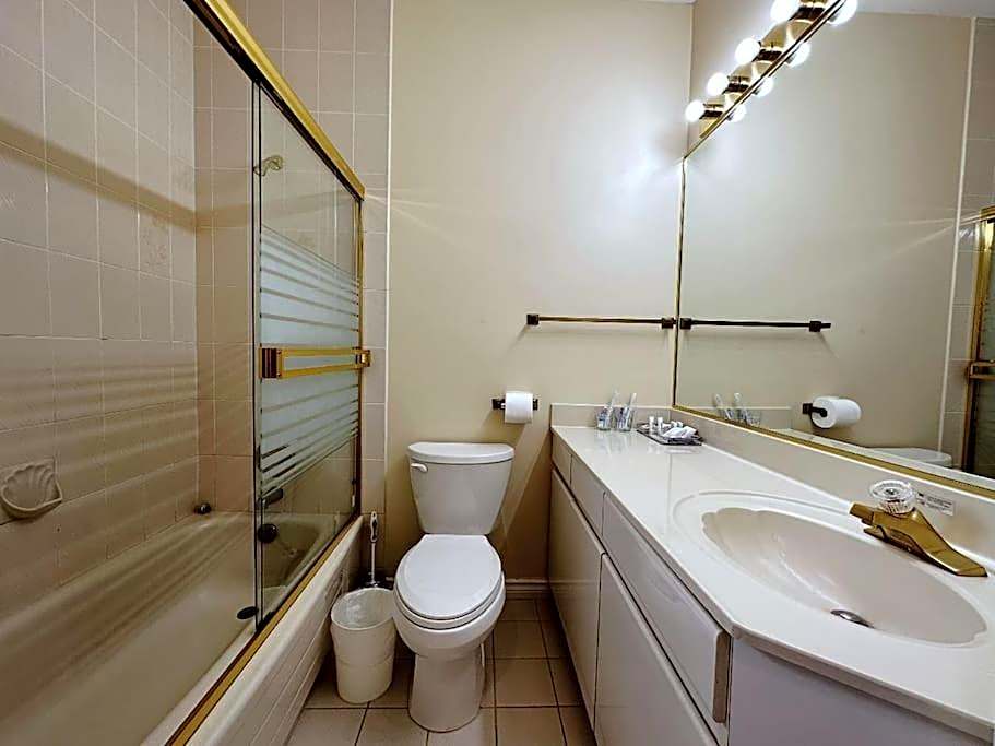Super Cosy 8Bed & 6Bath in Vancouver heart near to airport and DownTown