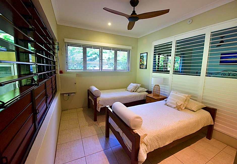Thornton Beach Bungalows Daintree
