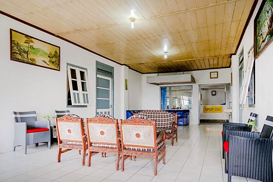 OYO Life 2638 Hotel Raya