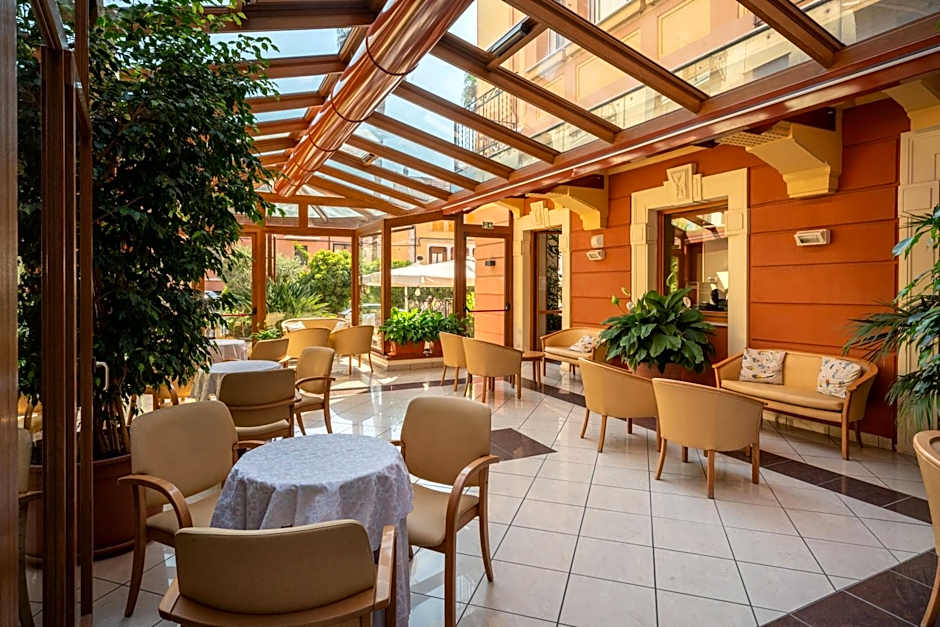 Hotel Careni Villa Italia