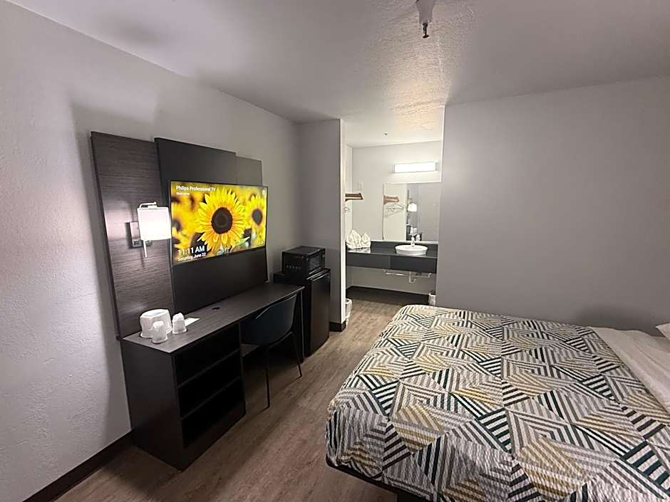 Motel 6-Des Moines, IA - North