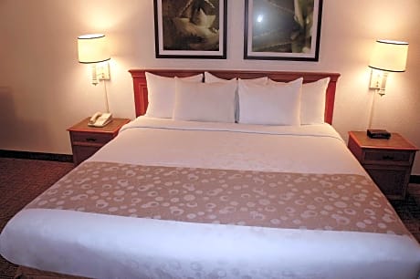 2 Double Beds Mobility/Hearing Impaired Accessible Room Non-Smoking