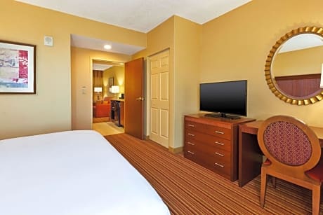 2 ROOM SUITE- PURE WELLNESS- 2 QUEEN BEDS - WIFI AVL-SLEEPER SOFA-MICROWAVE-REFRIGERATOR - COMP COOKED TO ORDER BRKFST-EVENING RECEPTION -