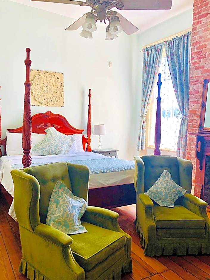 Creole Gardens Guesthouse and Inn