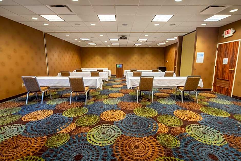 Holiday Inn Express Hotel & Suites Pittsburgh Airport By IHG