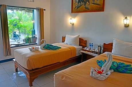 Standard Twin Room with Garden View