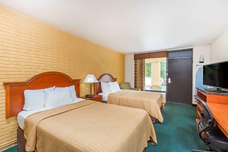 ADA Accessible Deluxe 2 Queen Beds Non-Smoking