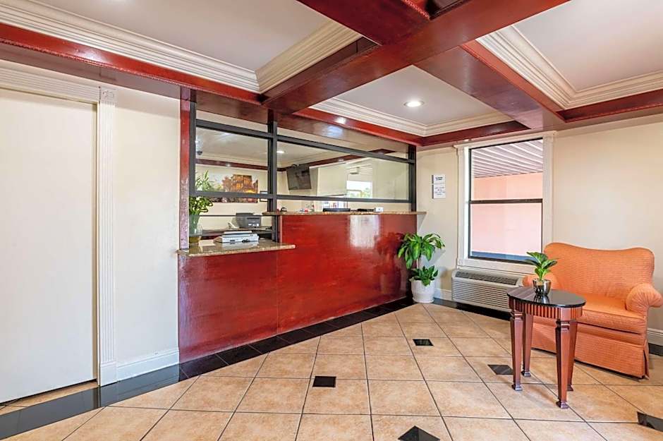 Rodeway Inn & Suites East