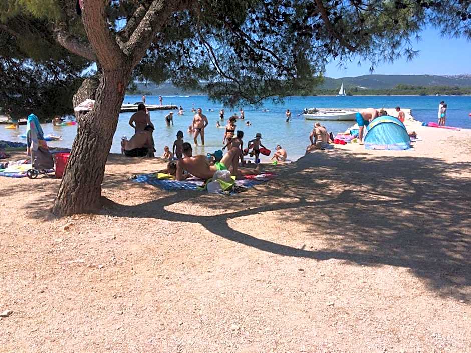 Apartments and pansion M&R