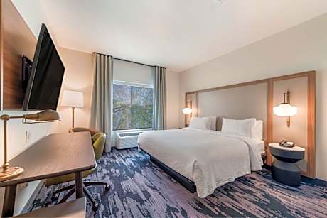 King Suite with Transfer Shower and Sofa Bed - Mobility Access/Hearing Accessible