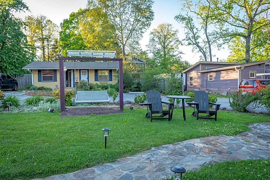 CedarWood Inn