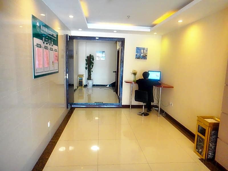 Green Tree Inn Taicang Baolong Square Hotel