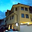 Roots Hotel Old Town