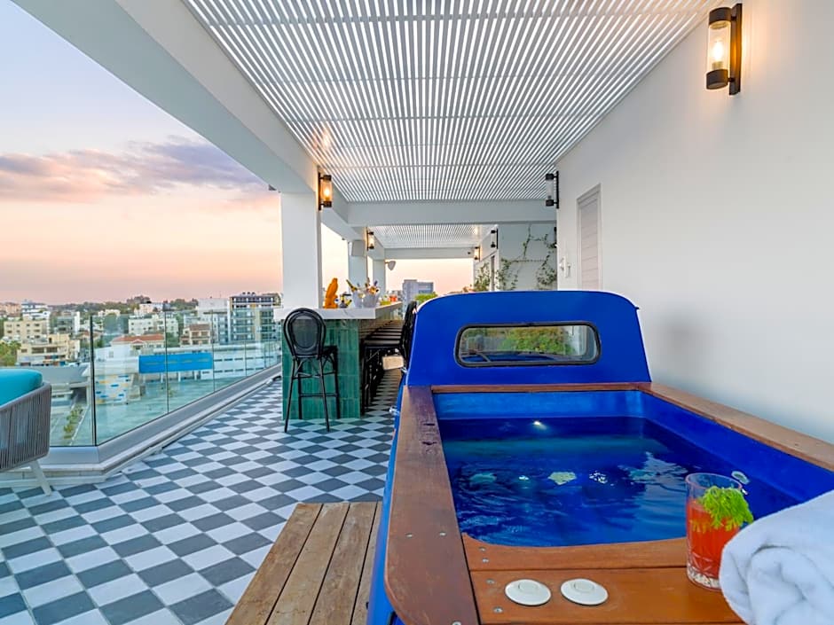 LIV URBAN Suites