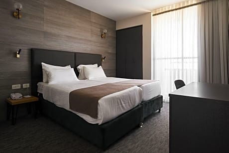 Deluxe Room (2 Twin Beds)