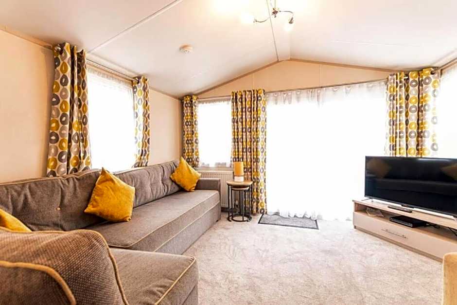 Cedar Lodge With Hot Tub