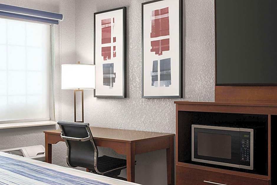 AmericInn by Wyndham Williamsburg