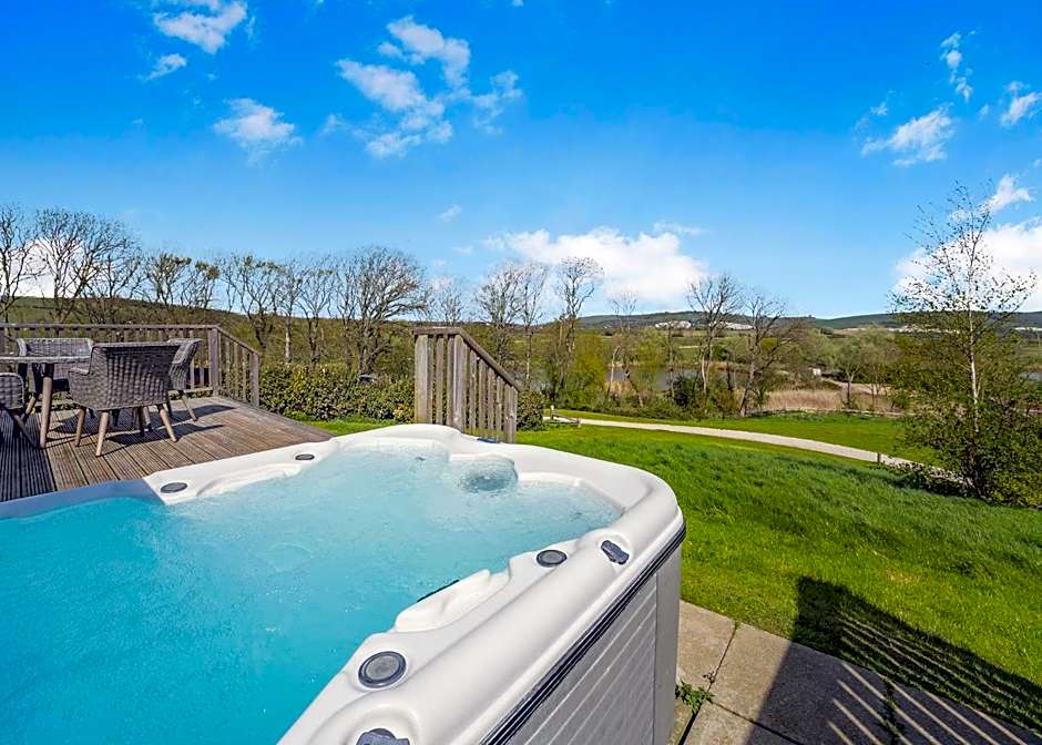 Swanborough Lakes Luxury Lodges