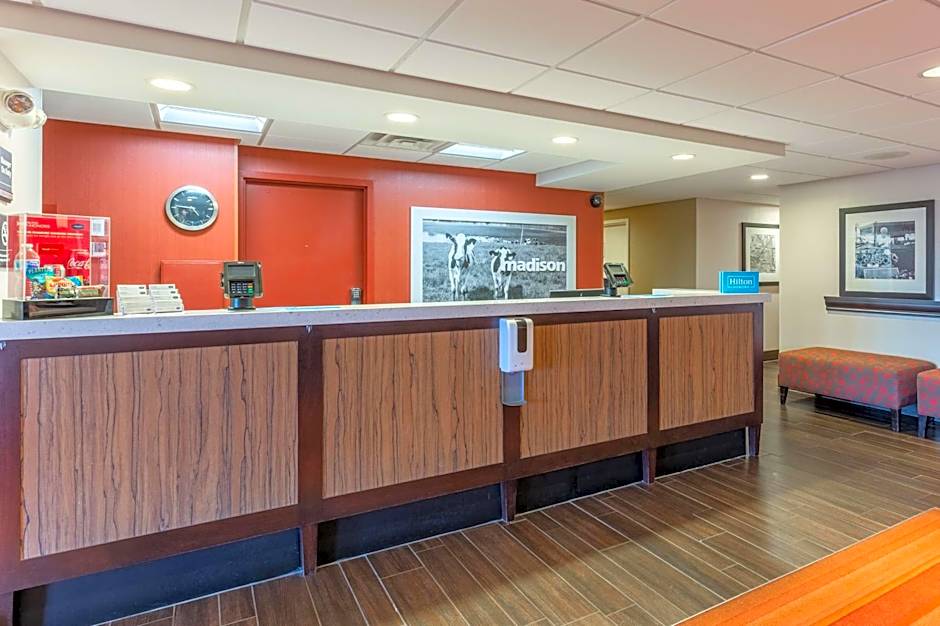 Hampton Inn By Hilton Madison East Towne Mall Area