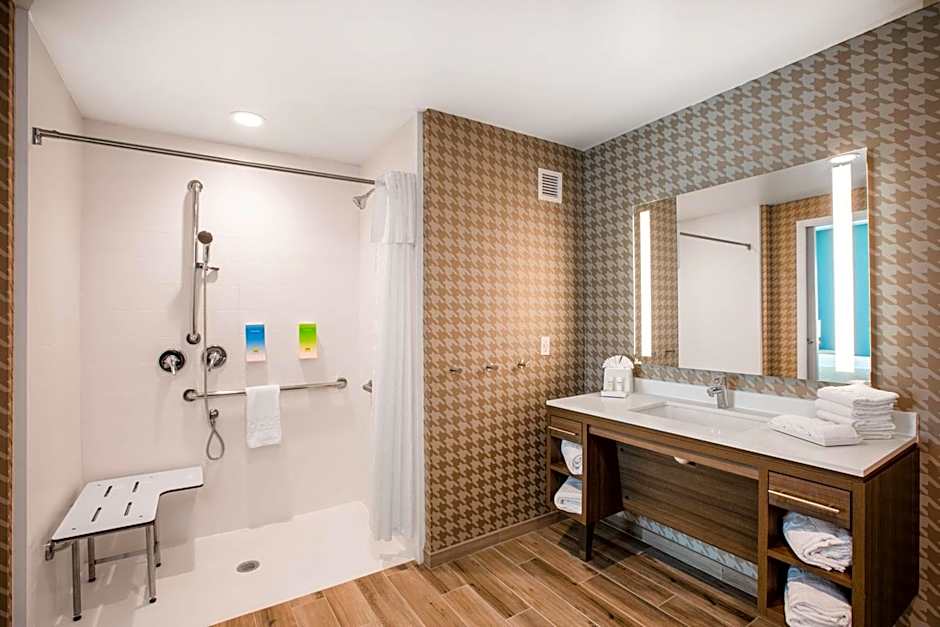 Home2 Suites by Hilton Carlsbad, CA