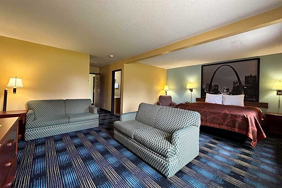 Super 8 by Wyndham Staunton