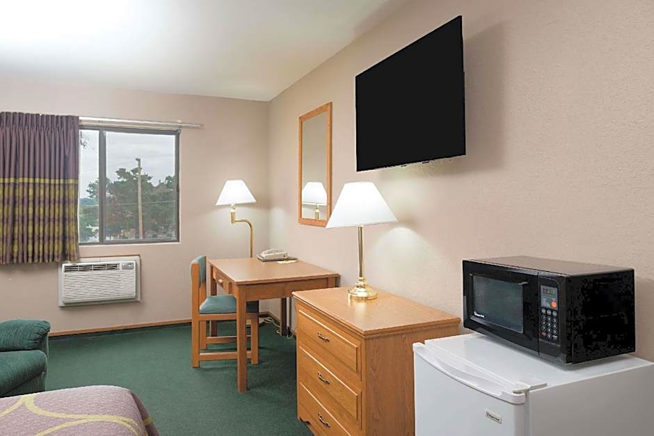 Super 8 by Wyndham Omaha NE