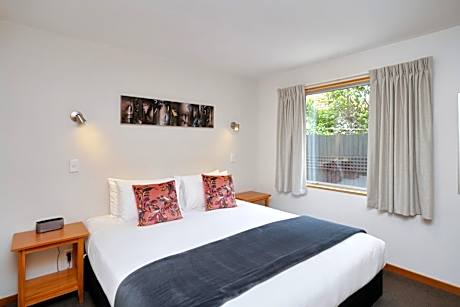 Two-Bedroom Apartment with Spa Bath