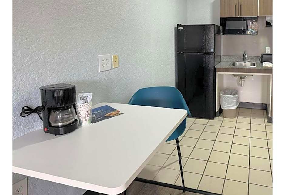 Studio 6 Extended Stay - West Palm Beach, FL