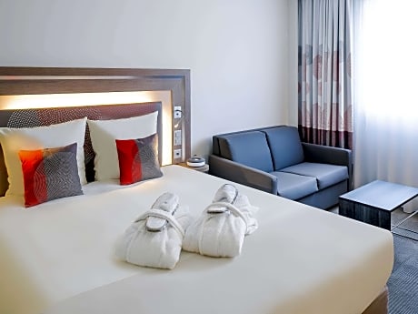 Superior Room with a double bed for guests with reduced mobility