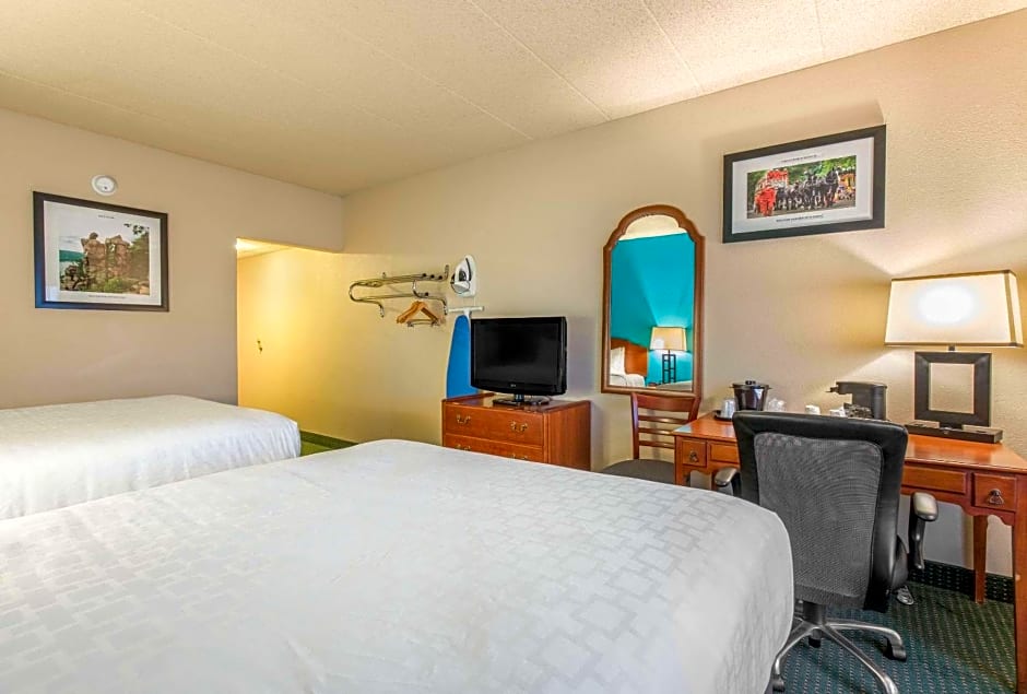 Clarion Hotel and Convention Center Baraboo