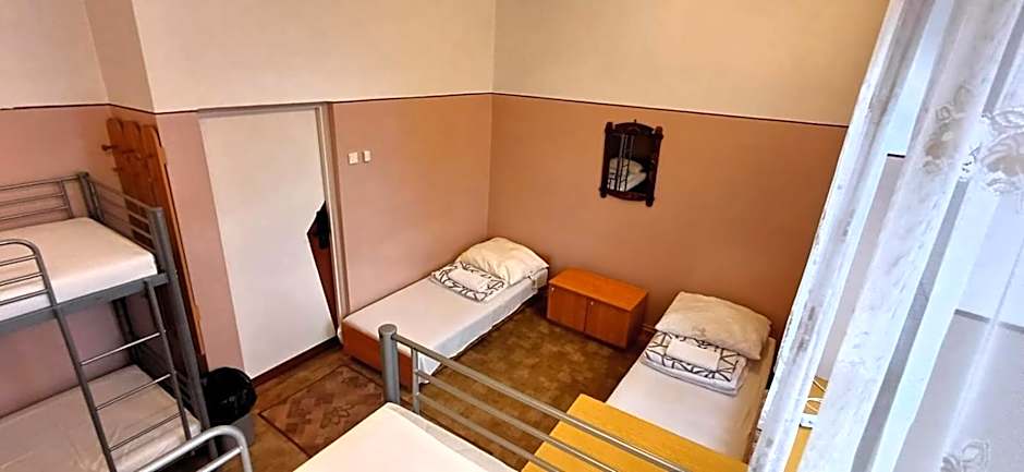 Schronisko Młodzieżowe PTSM Matecznik