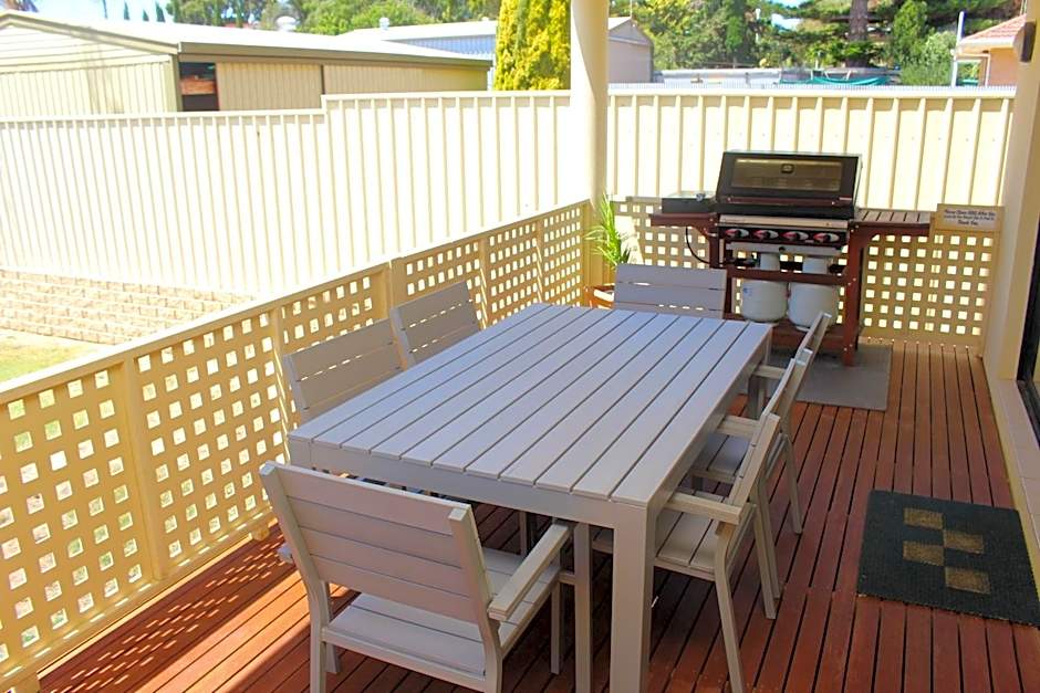 The Lighthouse - Beachfront Accommodation